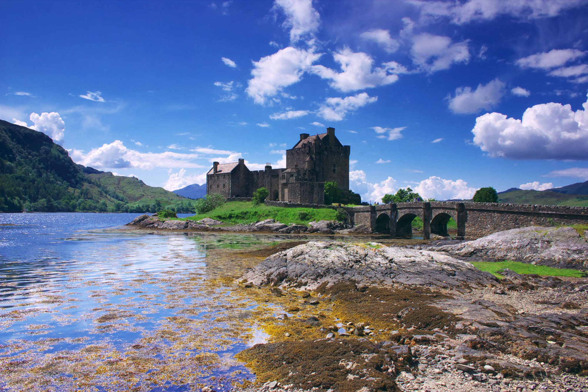 Scotland Eilean Donan Castle With Sky And Water