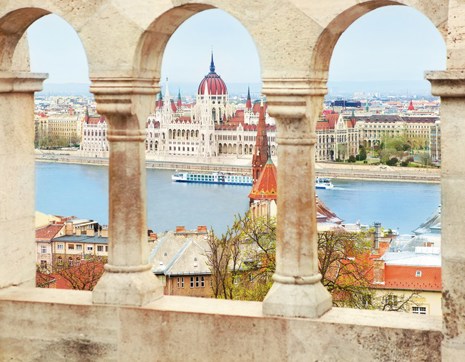 Ship River Beatrice Budapest Through Arches