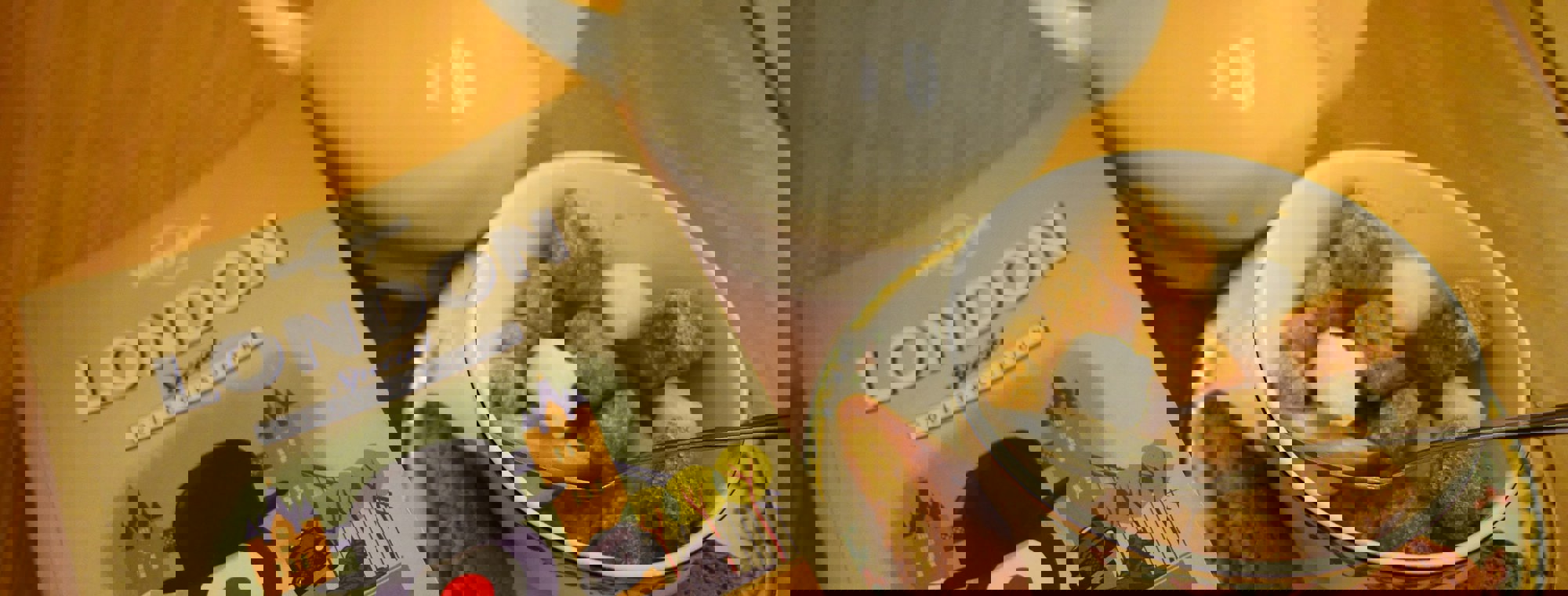 London Guide Book Tea Sugar Reading Expert