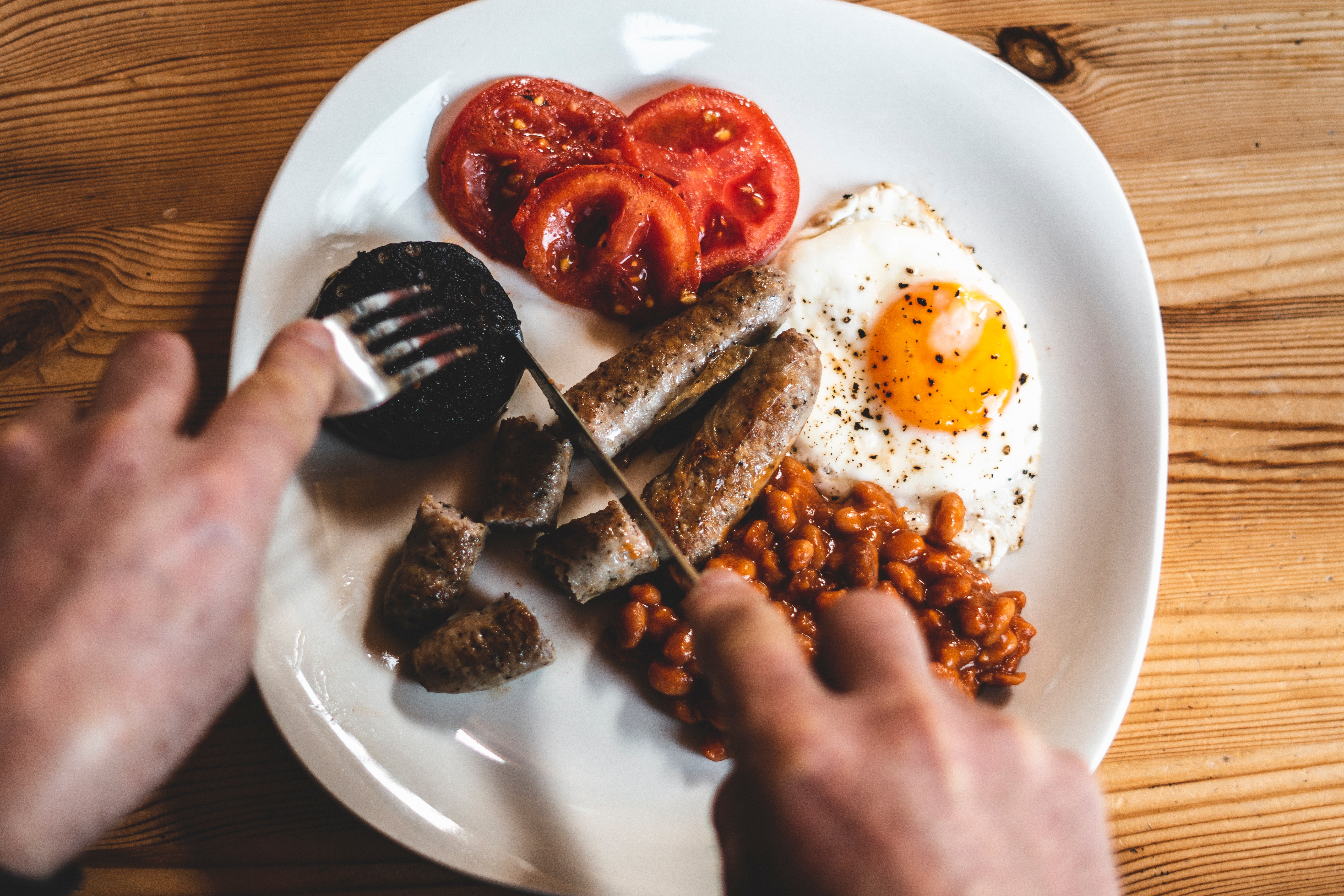 Expert Food Irish Breakfast Black Pudding Bangers Tomatoes Beans Fried Egg Eating Plate Fork Knife Cutting