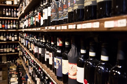 Expert Wine Bottles Shop Italian Lables
