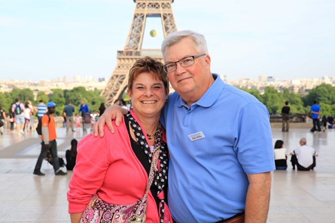france-paris-eiffel-tower-with-happy-couple.jpg