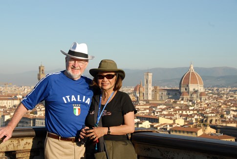 italy-florence-couple-with-view-from-piazza-michelangelo.jpg