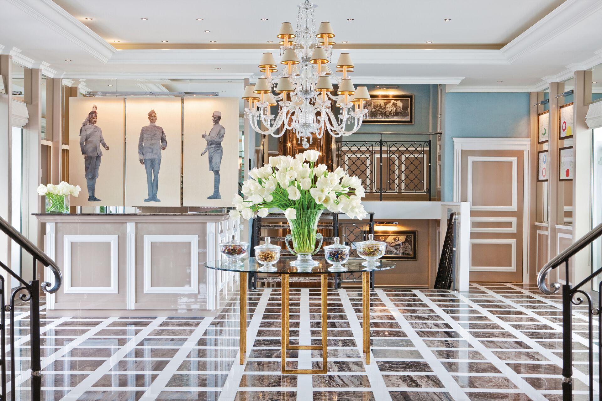 Large Trafalgar Harmonie Lobby 02