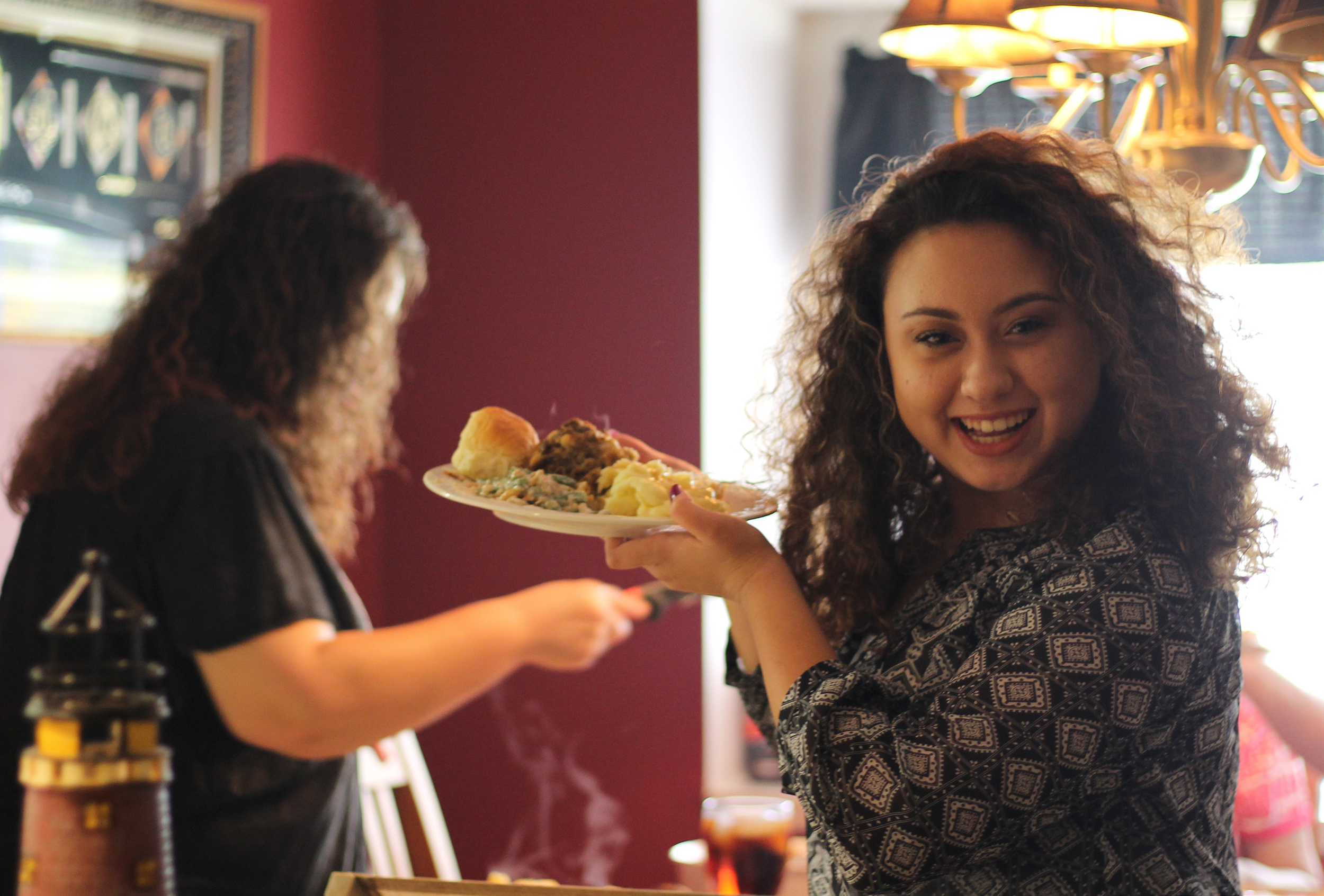 Expert Thanksgiving Food Family Woman Meal Plate Dinner