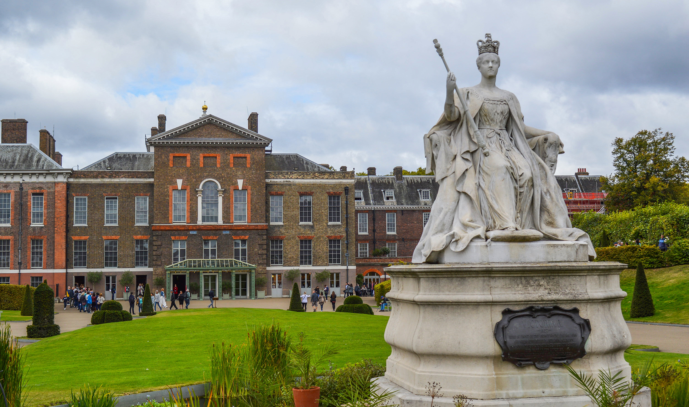 London England Uk Great Britain Kensington Palace Queen Victoria Statue