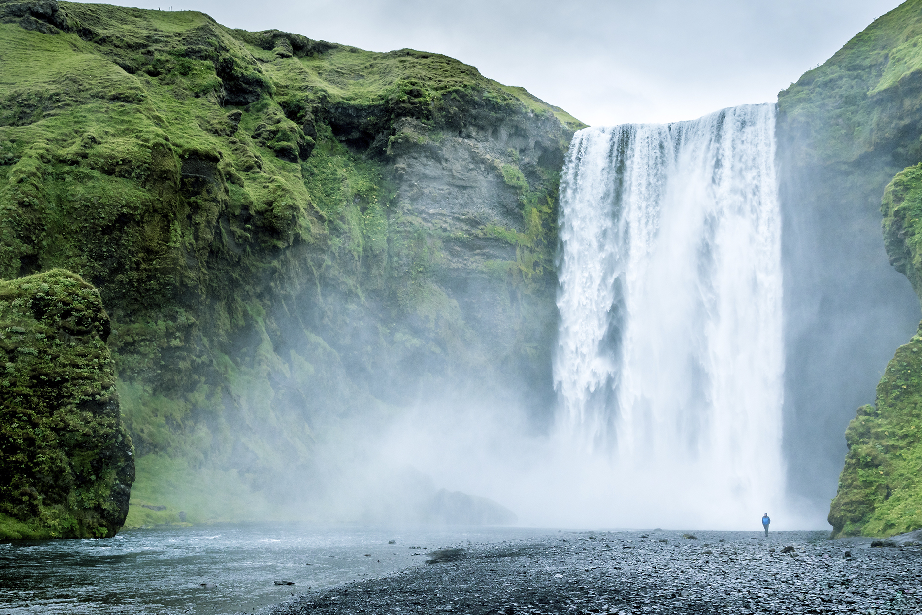 Iceland Skogafoss Waterfall Spring Green Expert Travel Adivice Glaciers Gysers Waterfalls