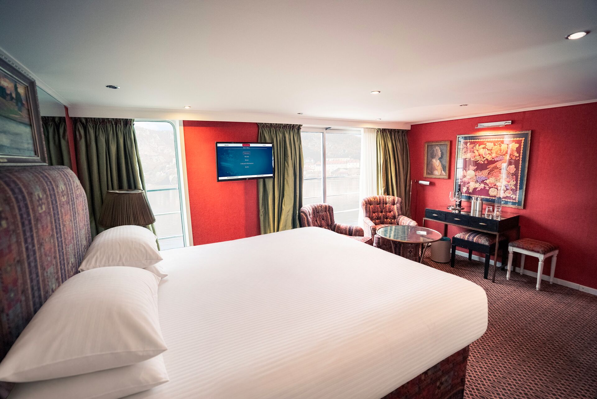 Large Trafalgar Reverie Riverview Suite 1