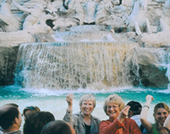 ea-sightseeing-trevi-fountain-women.png