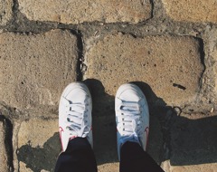 Find out which walking shoes seniors like you have rated best for support, and more when it comes to finding the best shoes for their vacation. 