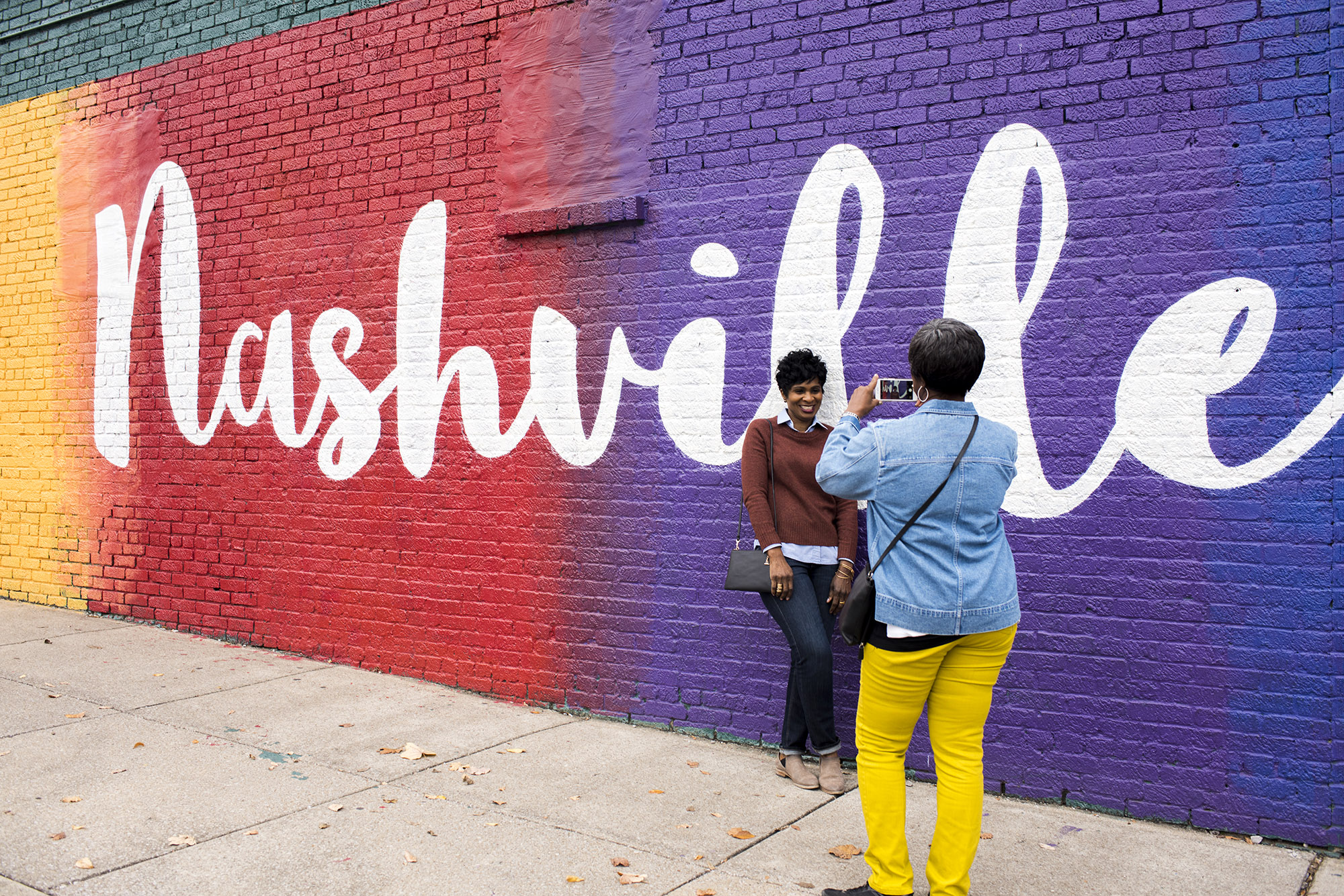 Usa Nashville Tourists Taking Photo Against Rainbow Wall