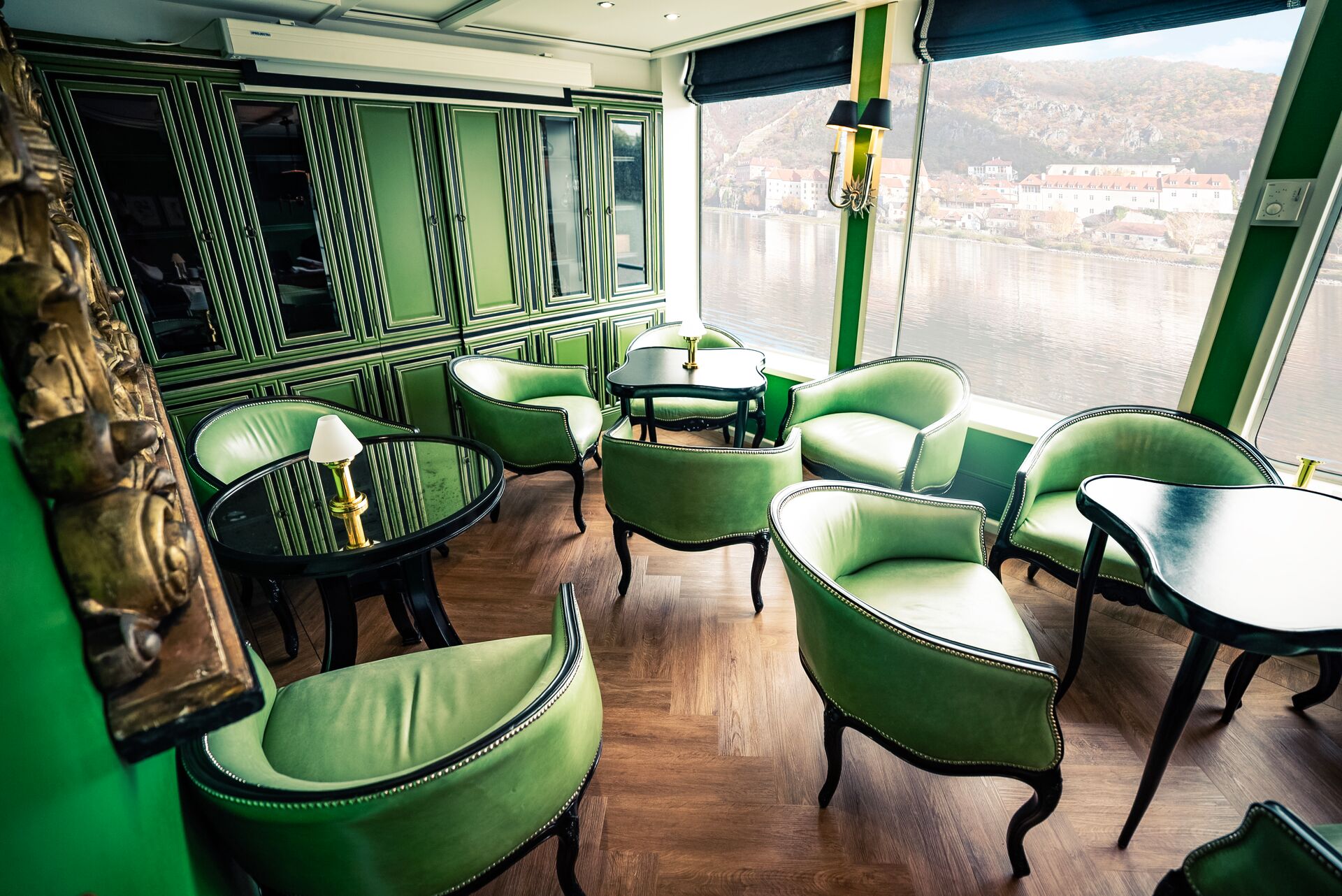 Large Trafalgar Reverie Captains Club 5