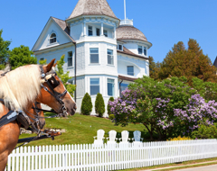 Usa Mackinac Islandmichigan Horse Drawn Carriage Tour Best Places To Book A Trip In America Tour Dark Overlay Collections Expert Travel Advice Guided Vacations