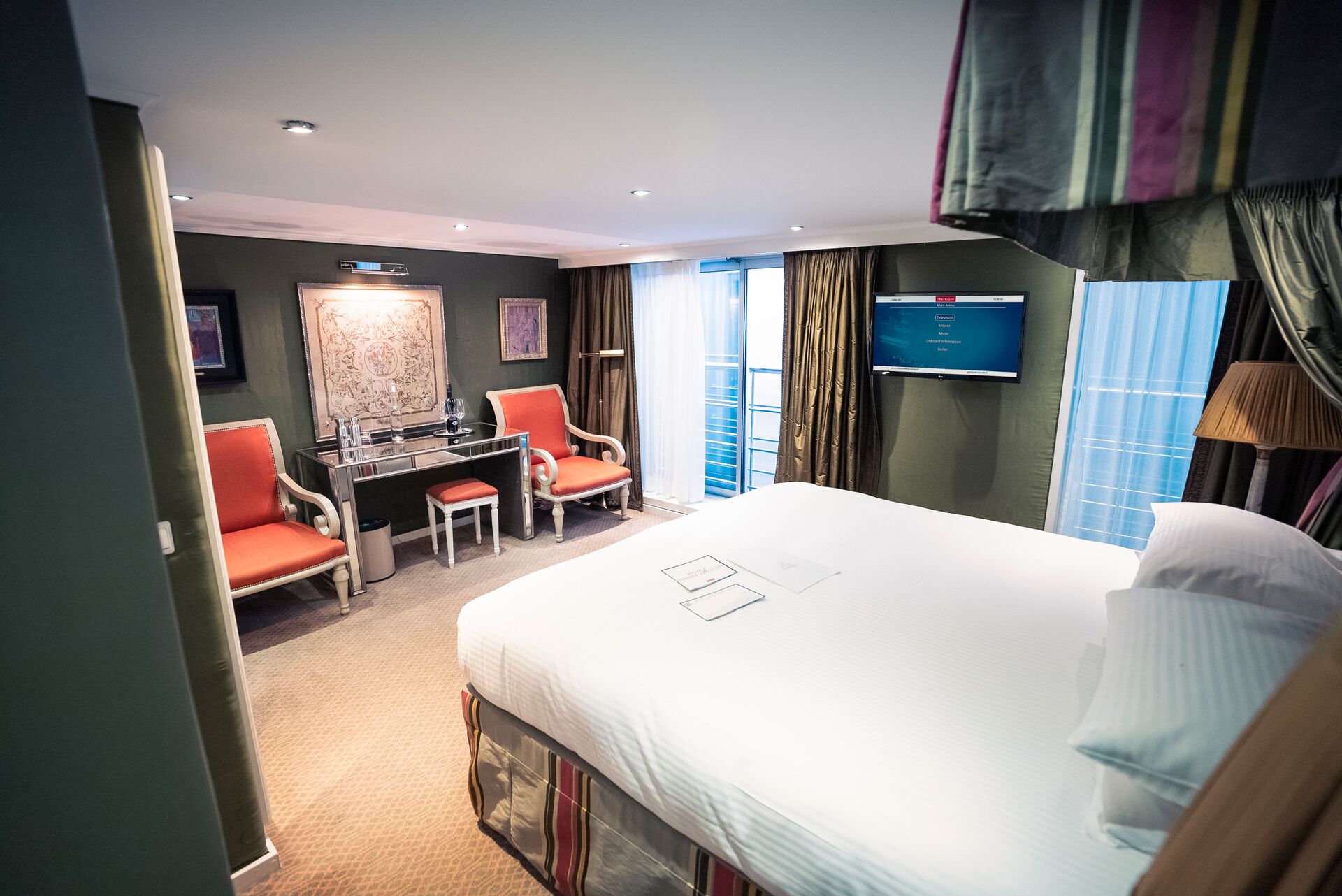 Large Trafalgar Reverie Suite 8
