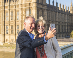 EA Uk London Parliament Couple Selfi