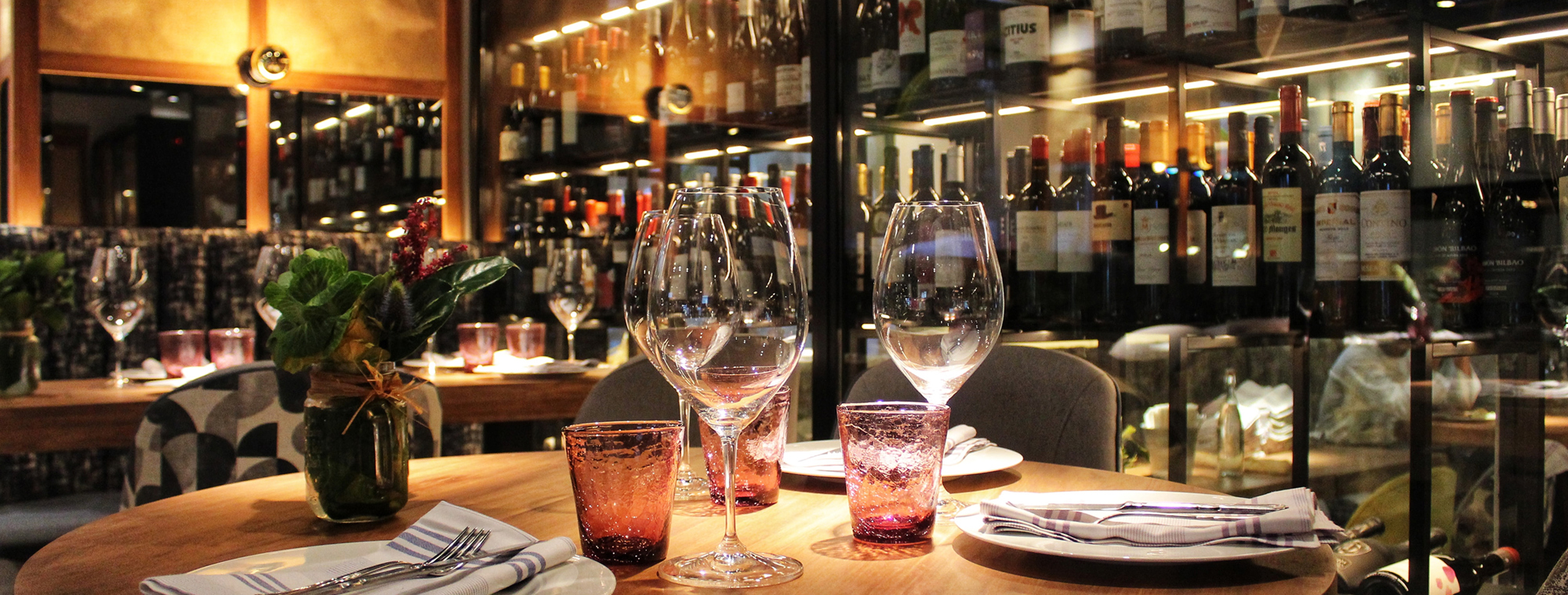 Expert Wine Tasting Shop Store Restaurant Wines Table Glasses Eat Food