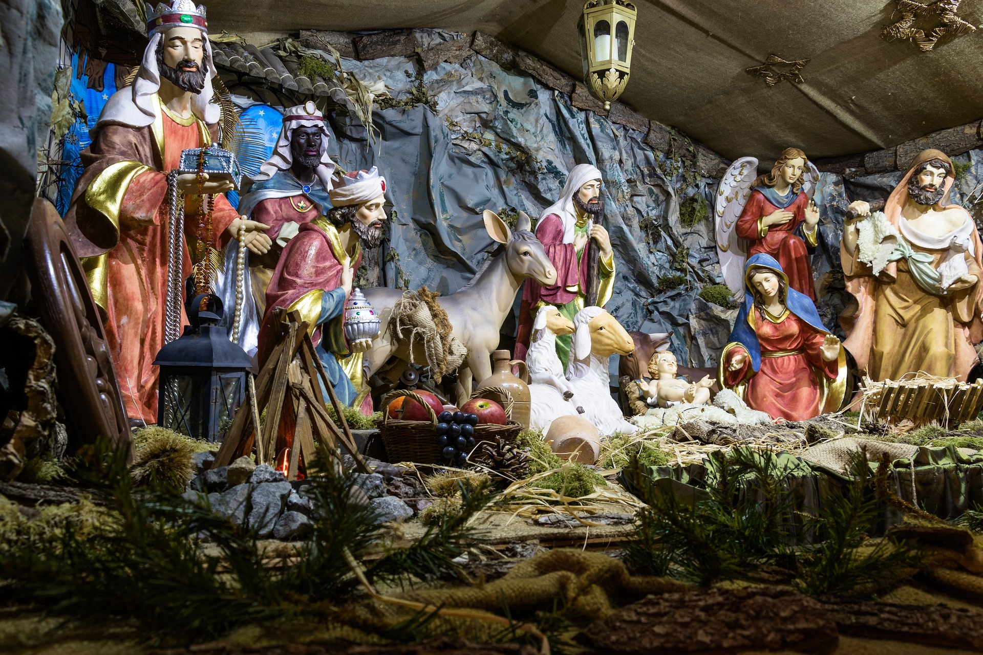 Expert Advice In Spain During The Holidas Nativity Scenes Called Belenes Are Popular In Homes Shops Birth Of Christ Story Jesus
