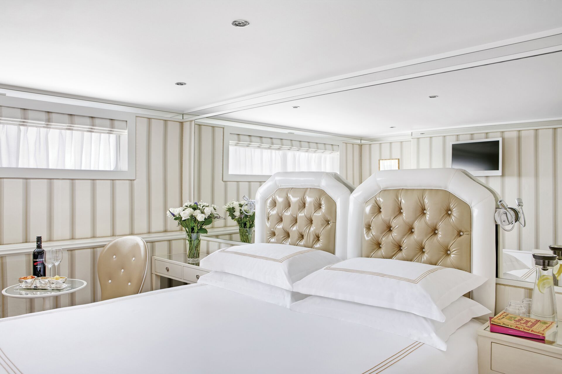 Large Trafalgar Harmonie Bedroom Classic