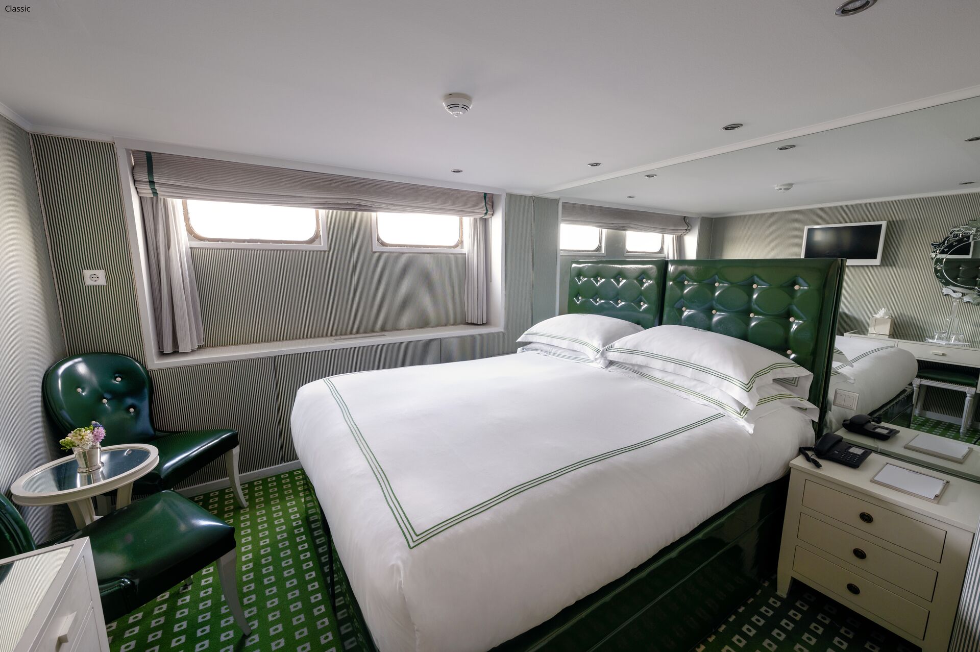 Large Trafalgar Verity Classic Cabin