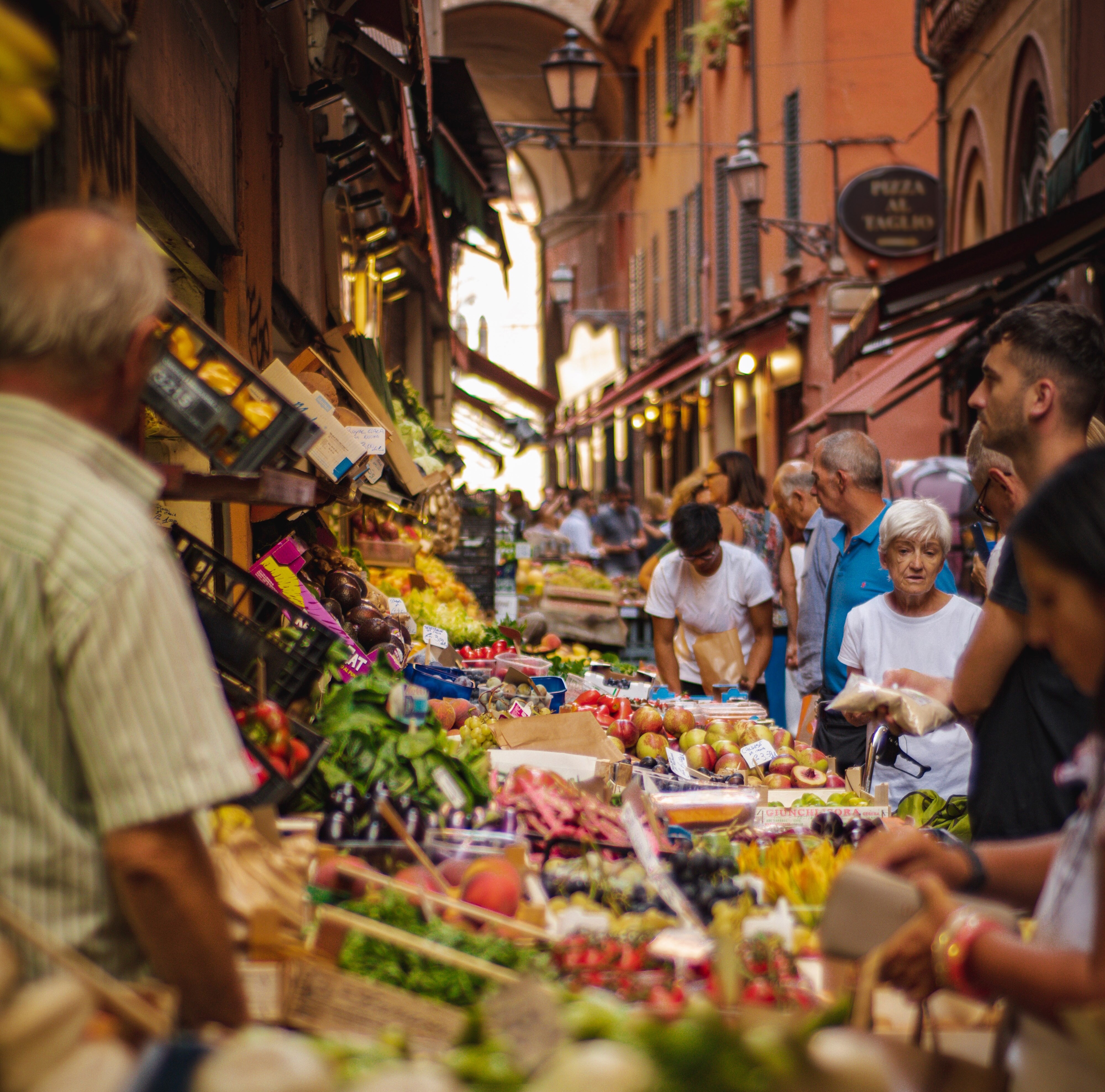 Expert Food Market Outdoor Stalls Fruit Farmers Markets Italy Venice Shoppers (1)