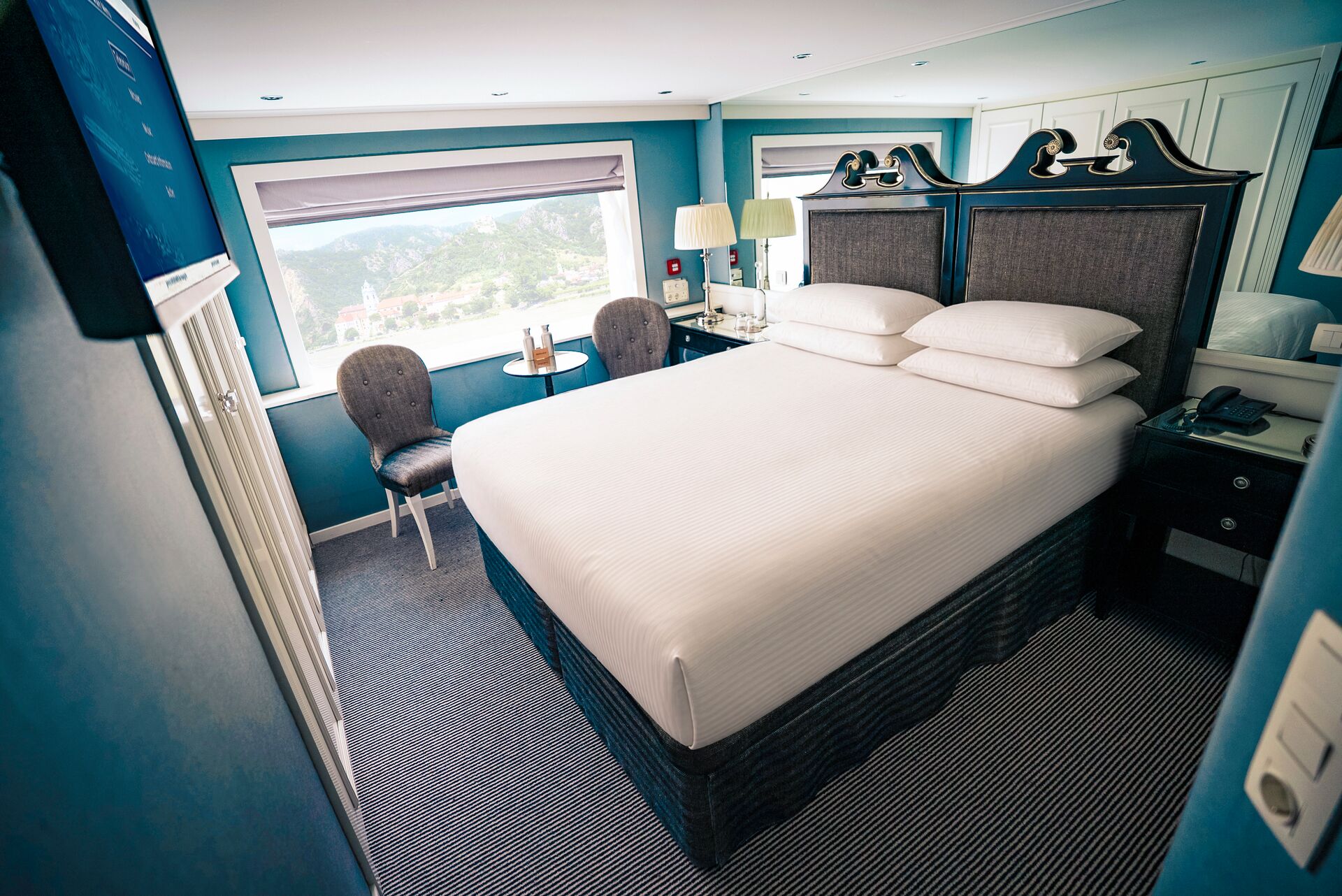 Large Trafalgar Reverie Deluxe Stateroom 3