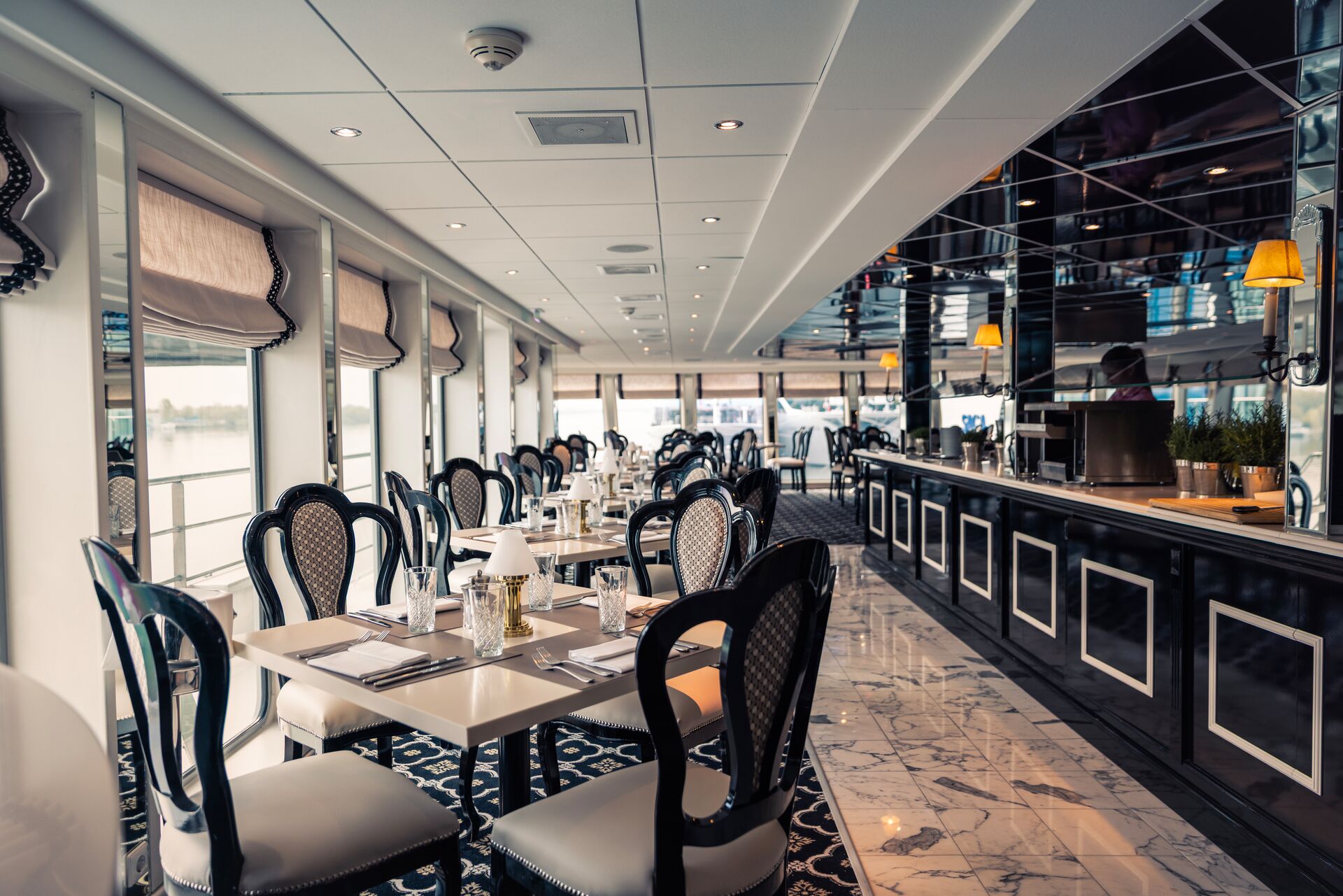 Large Trafalgar Reverie Bar 2