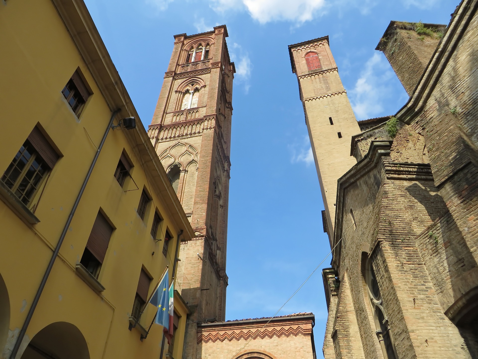 Italy Bologna Kissing Towers Asinelli Garisend Street Buildings