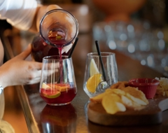 Sangria And Tapas Expert Travel Advice Spain Overlay Pour Restaurant