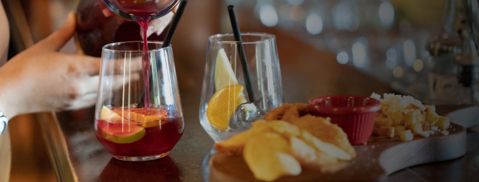 Sangria And Tapas Expert Travel Advice Spain Overlay Pour Restaurant