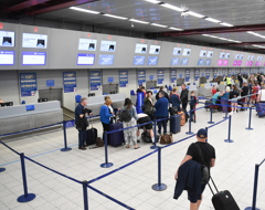 Expert Airport Check In Gate Line People Suitcase Luggage