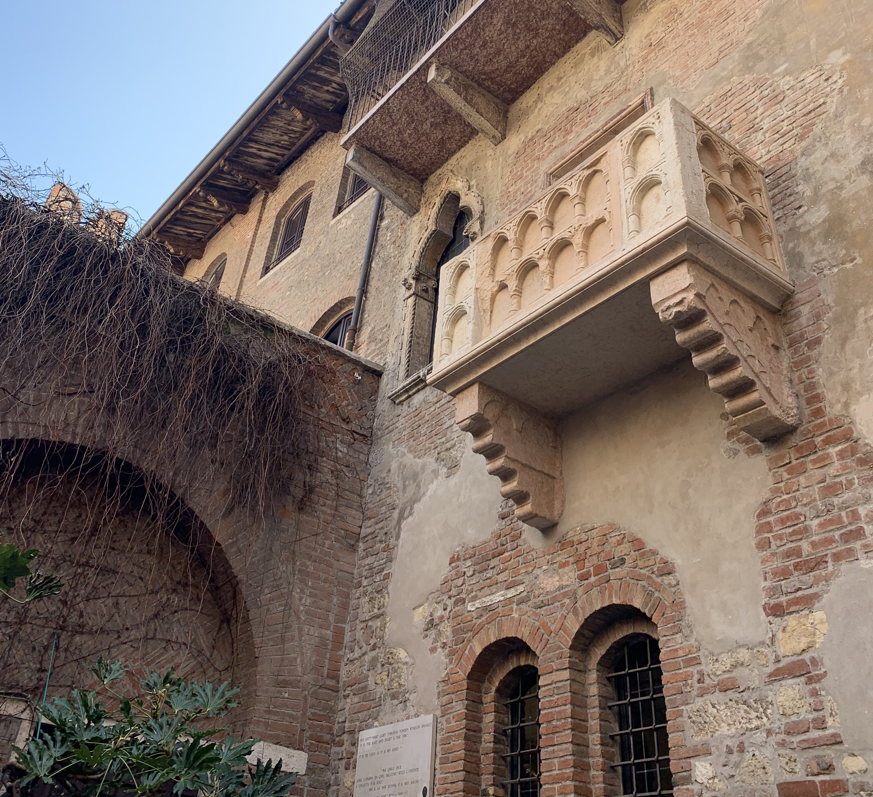 Italy Verona Juliet Balcony Shakespeare Ari Fam Building
