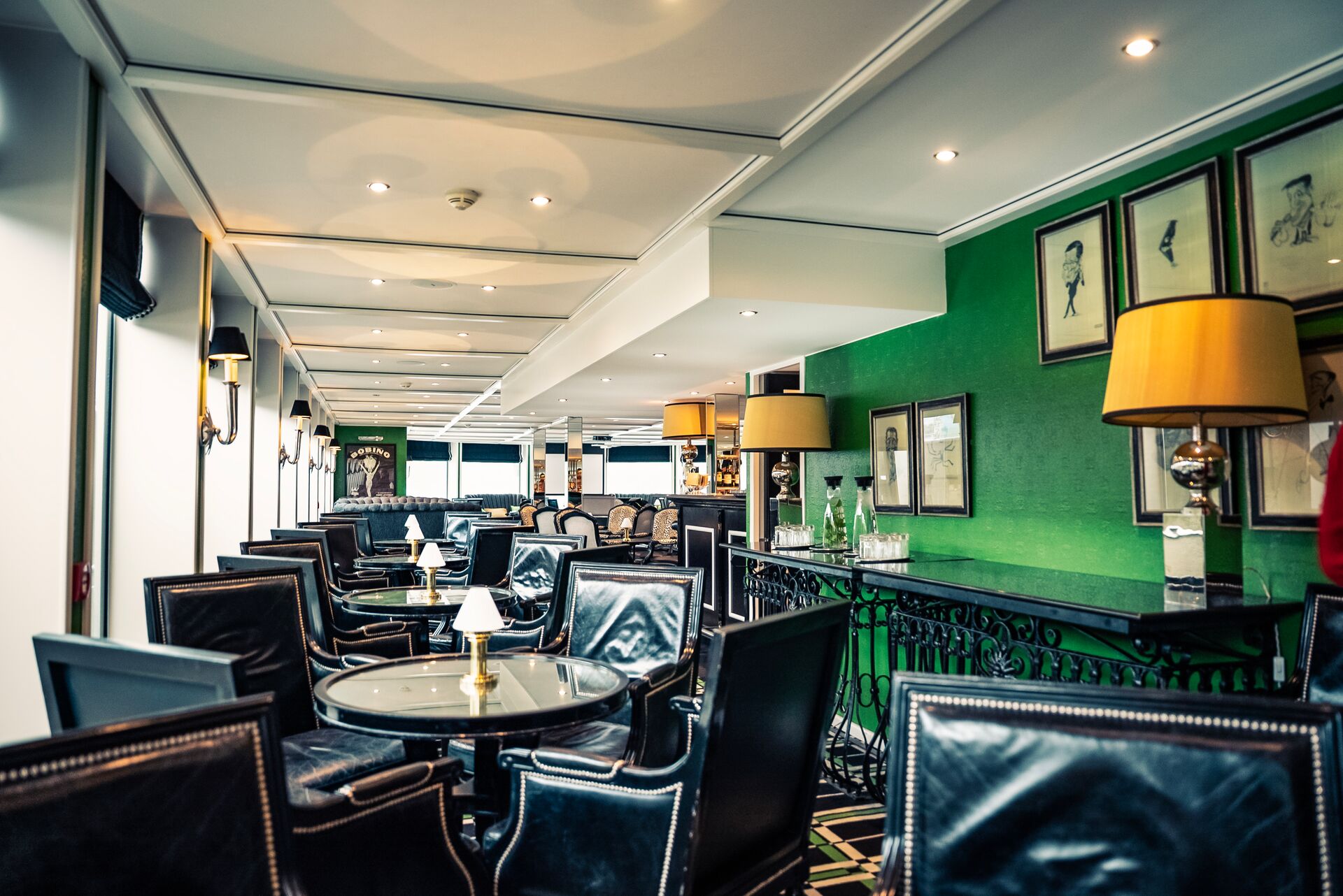Large Trafalgar Reverie Captains Club 4