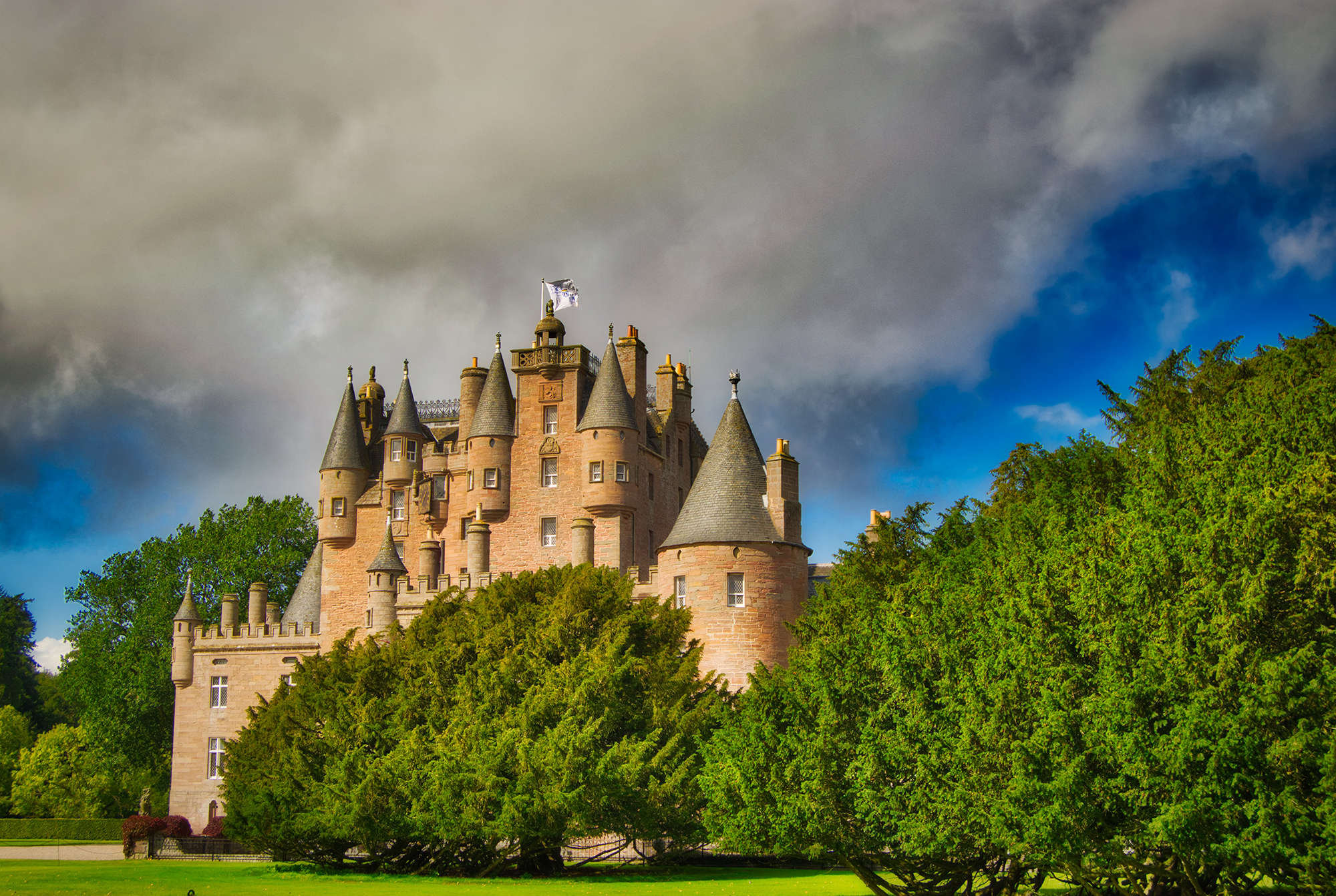 Scotland Glamis Castle Trees Sky Expert (1)