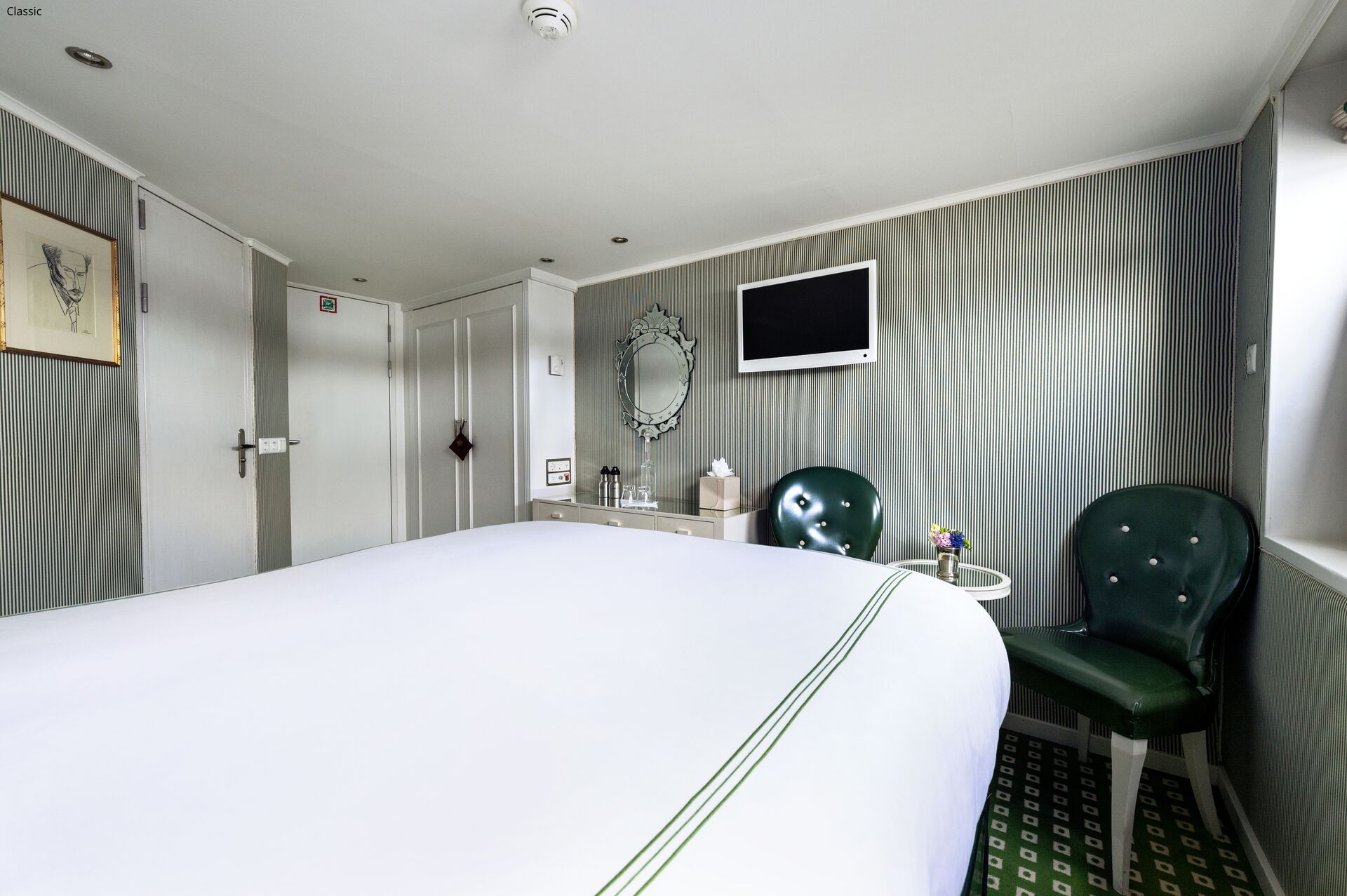 Large Trafalgar Verity Classic Cabin (1)