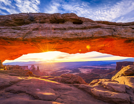 Usa Utah Canyonlands National Park Mesa Arch With Sun Shining Through