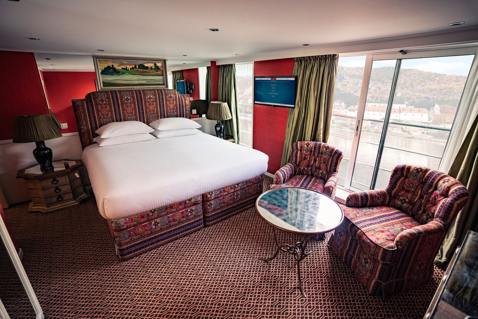 Large Trafalgar Reverie Riverview Suite 4
