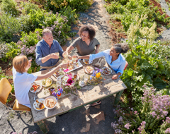 Expert Food Eating Meal Friends Australia Farm Be My Guest Toast Cheers