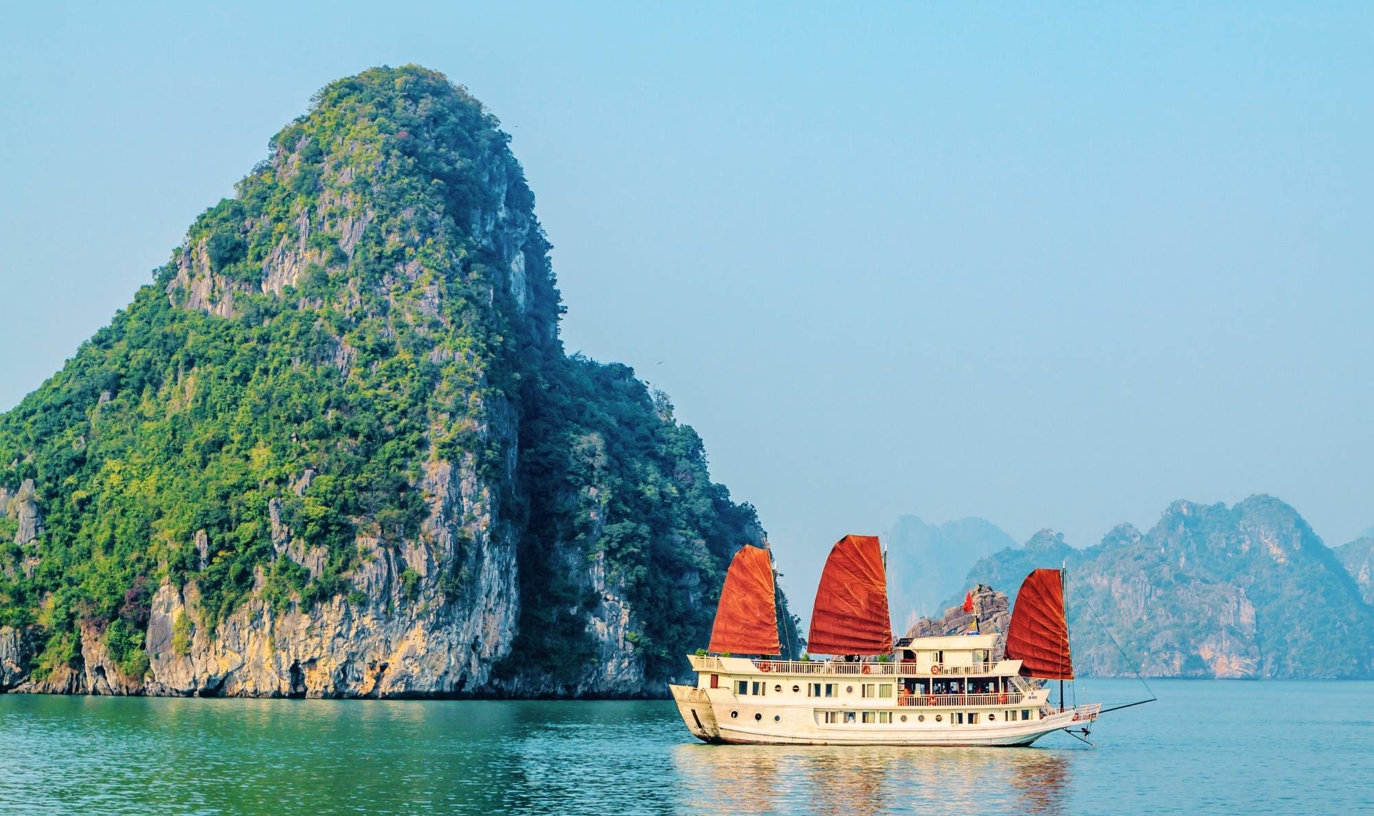 Vietnam Ha Long Bay Junk Boat Limestone Expert Travel Advice Iconic Photos To Take Around The World