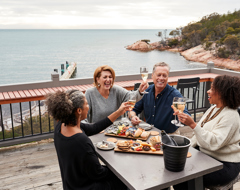 Expert Food Eating Meal Toast Coast Meal Friends Australia