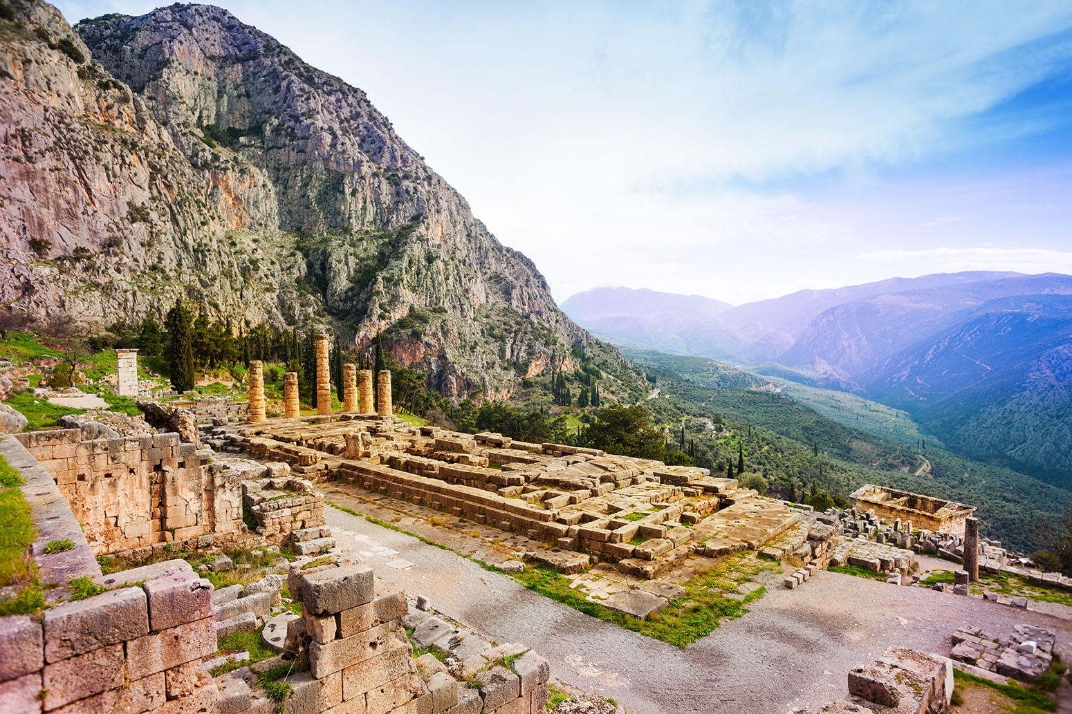 Greece Delphi Temple Of Apollo (1)