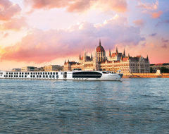 Budapest Uniworld Hero