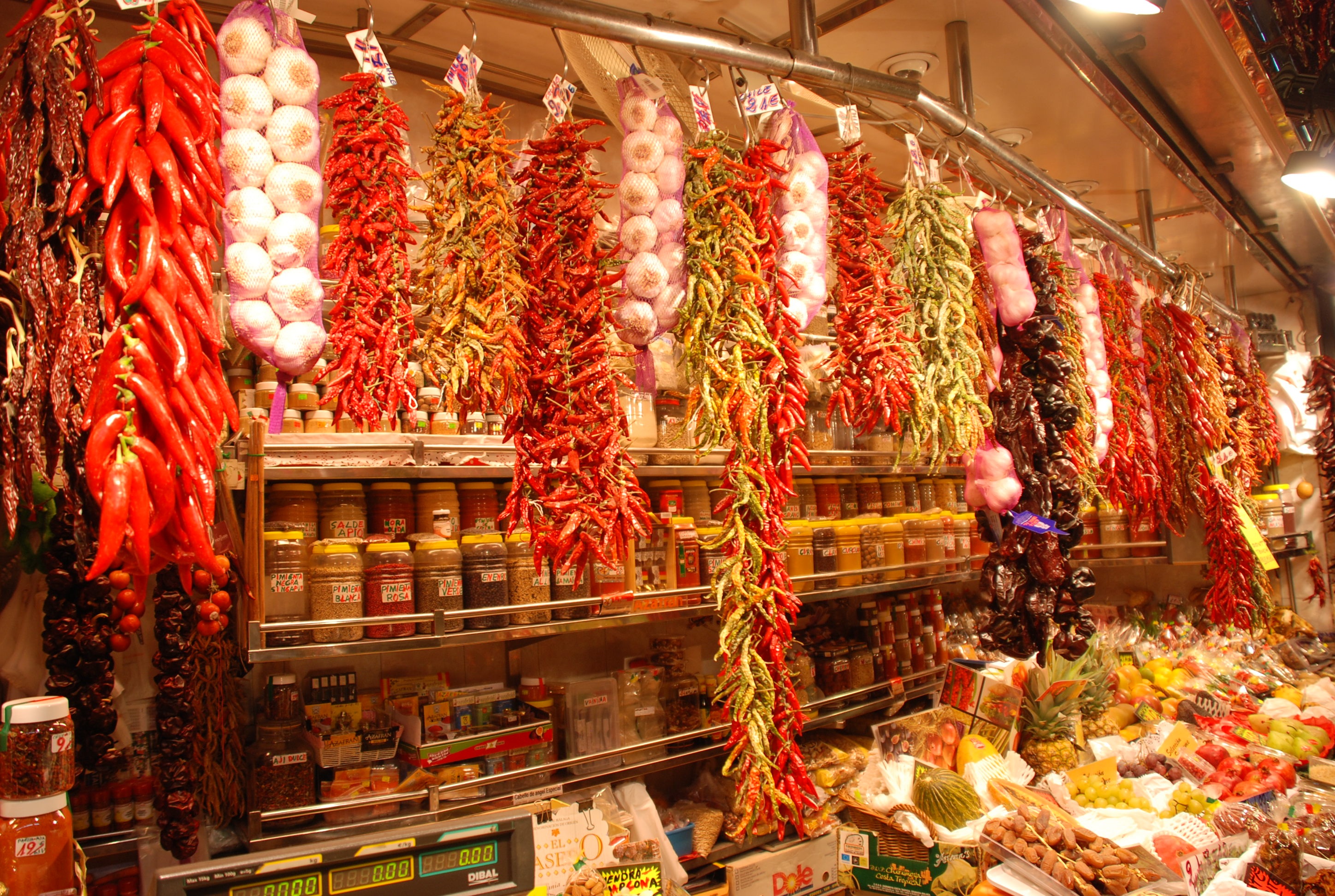 Expert Food Spain Barcelona La Boqueria Food Market Peppers 2107064 Pixabay