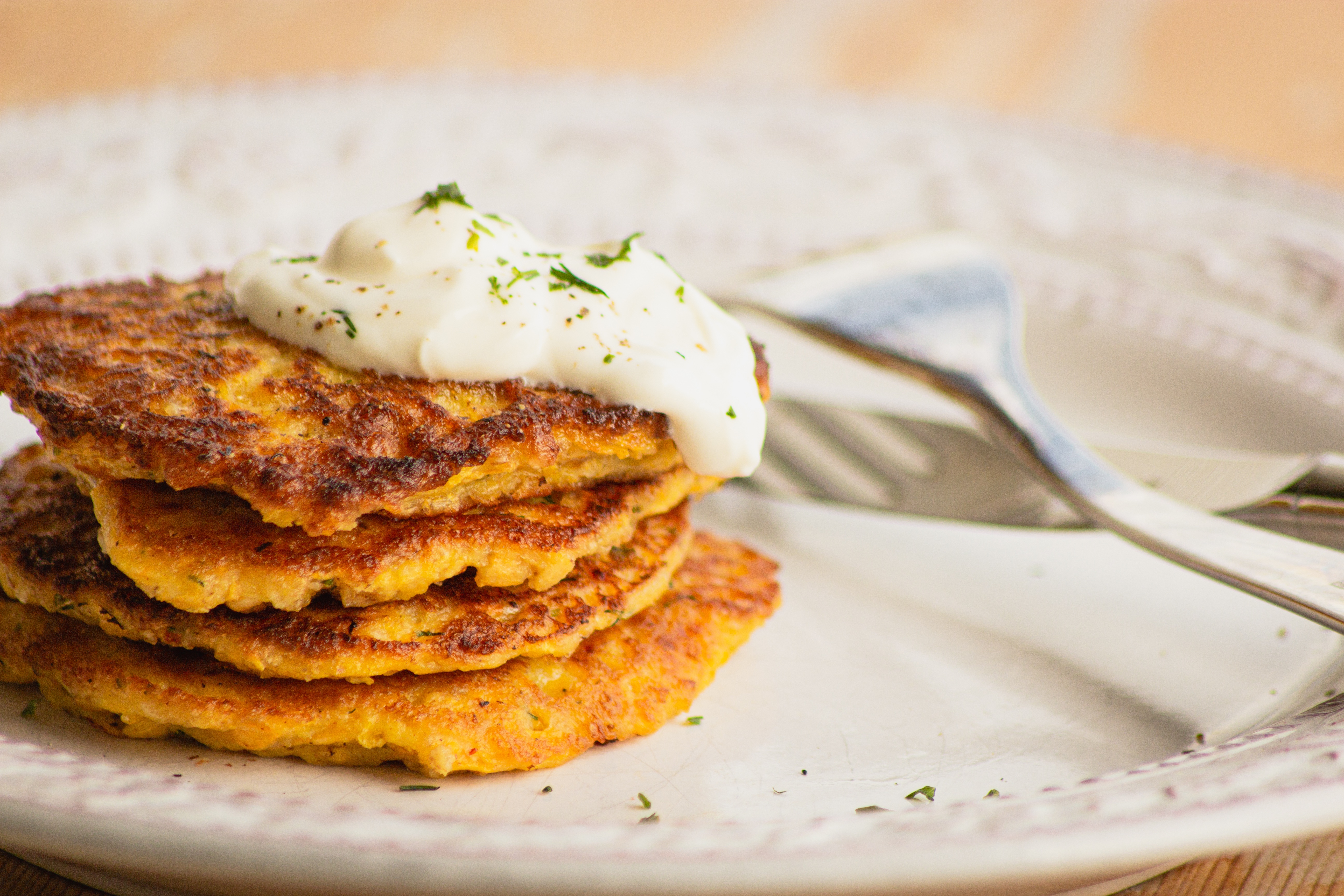 Expert Food Dish Potatoes Potato Pancakes Boxy Plate Fork Knife Cream